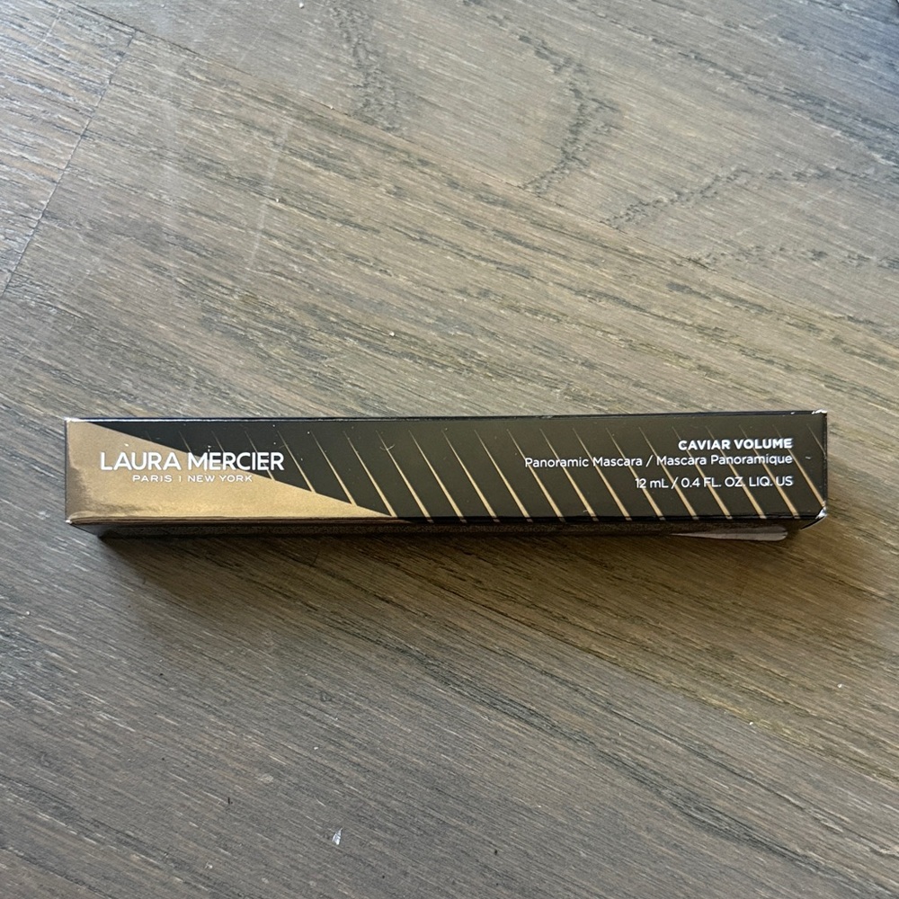 Laura Mercier Caviar Volume Panoramic Mascara in glossy Black